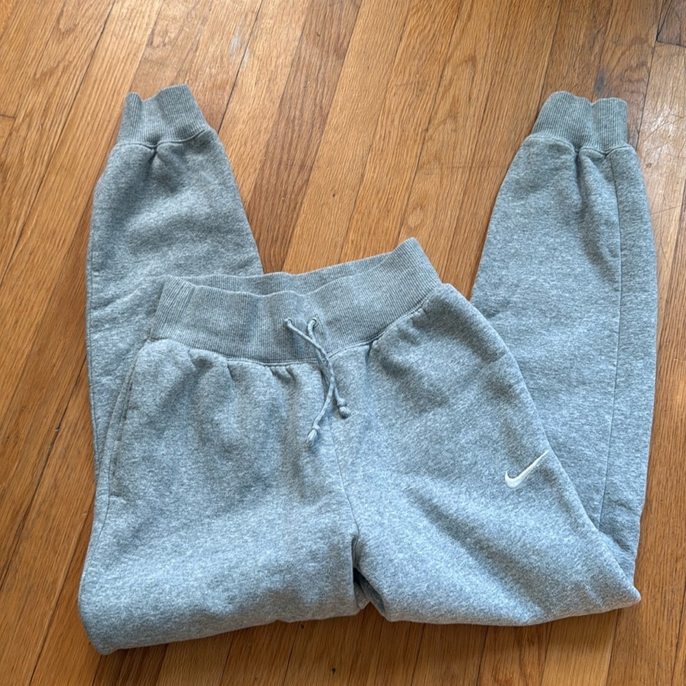 Nike sweatpants size XS in heathered grey